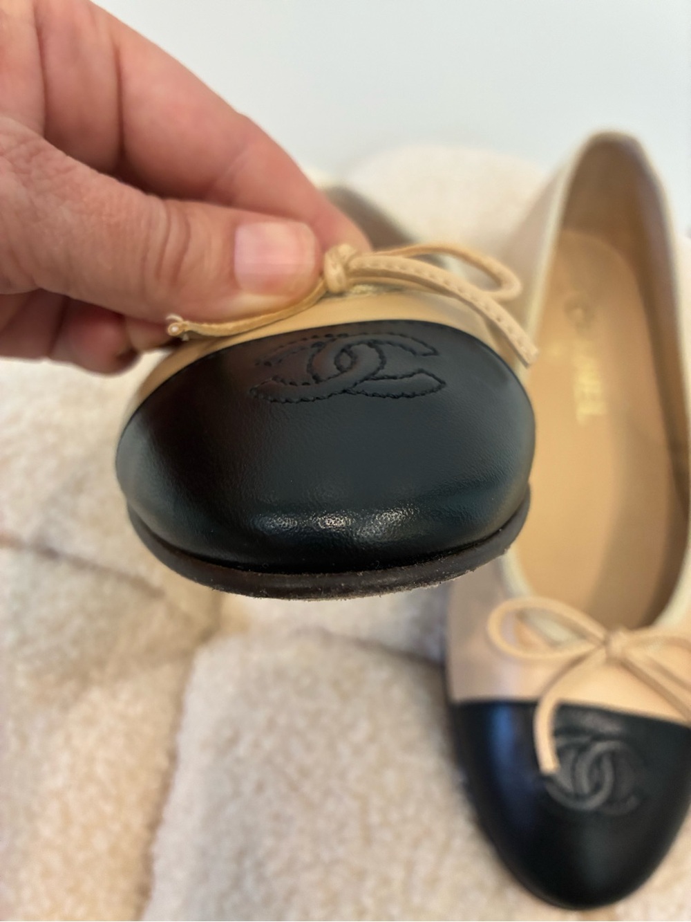 CHANEL Beige Leather Ballet Flats with Black Cap Toe - Picture 4 of 7